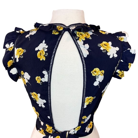 J by JOA Ruffled V-Neck Navy Floral Ladder Trim Open Tie Back Crop Top Medium - Picture 5 of 8